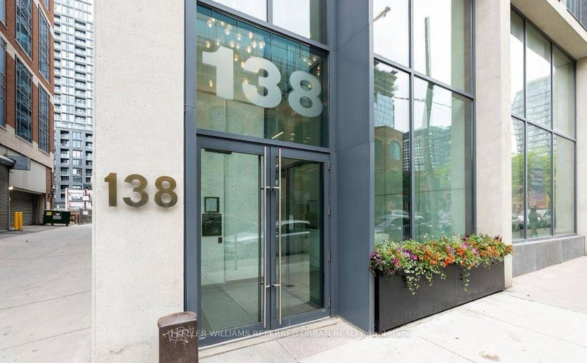 Welcome to East Lofts, where modern design meets downtown energy !