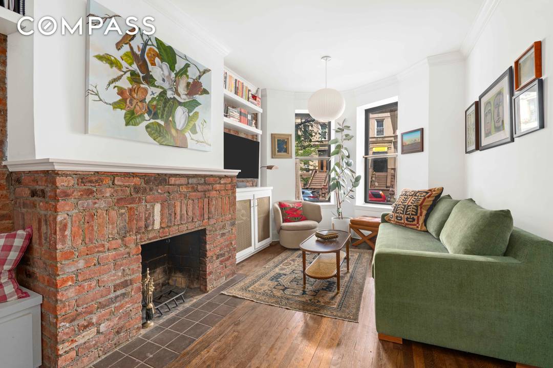 This enchanting, turn key parlor level 2 bedroom 1.
