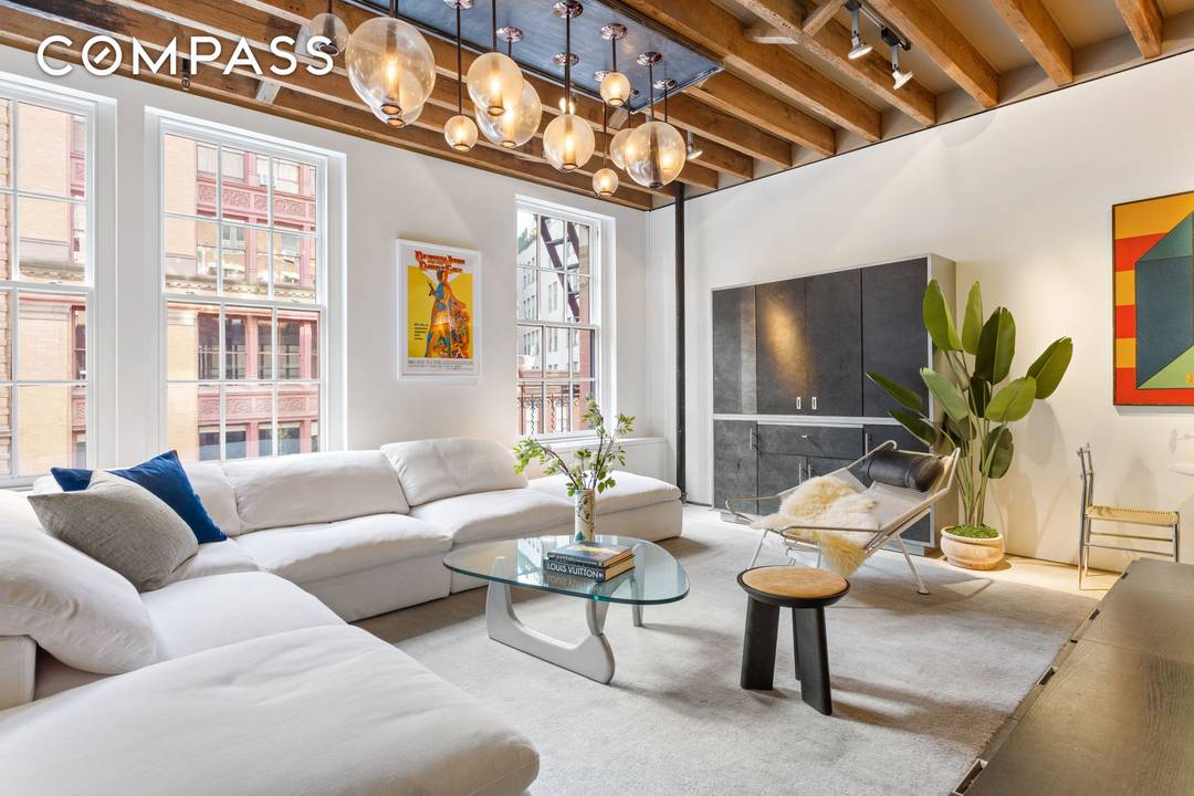This full floor residence is located in a boutique prewar cooperative in Tribeca and offers approximately 3, 000 square feet of thoughtfully designed living space.