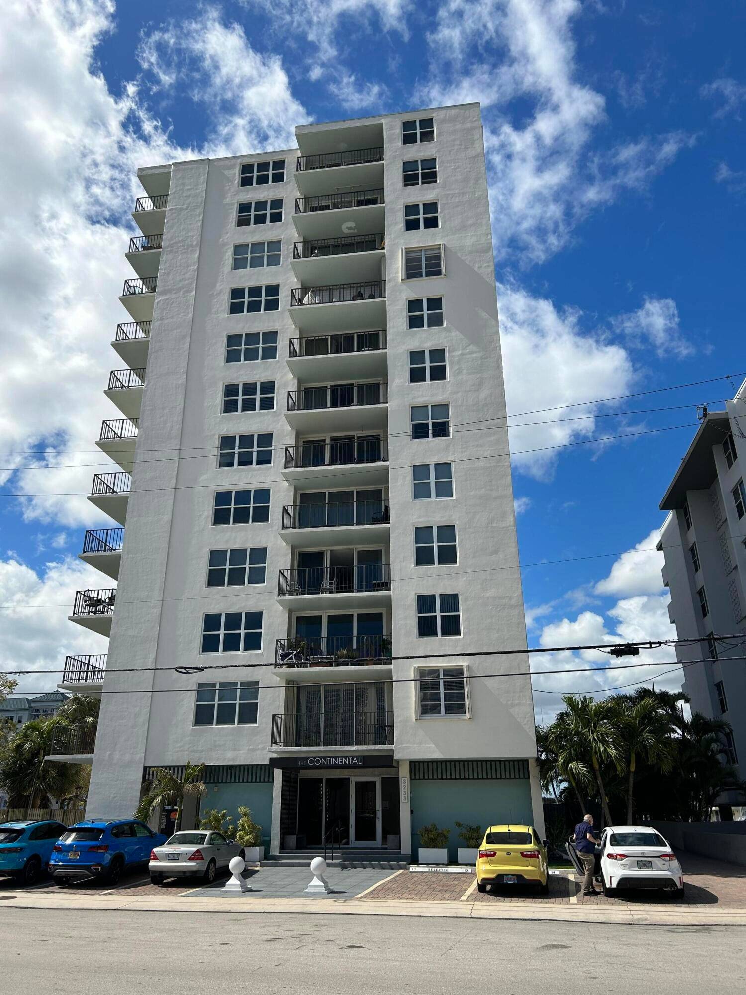 Beautiful 2 2 unit intracoastal view in a boutique building 4 unit per floor !