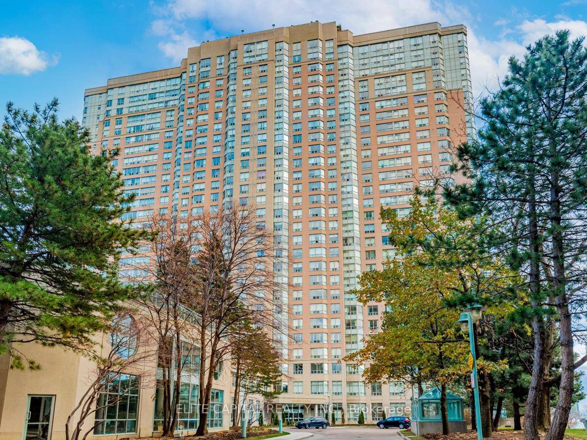 Updated spacious 2 bedroom with ideal split layout, bright west exposure, Large Open Concept Living Dining Area.