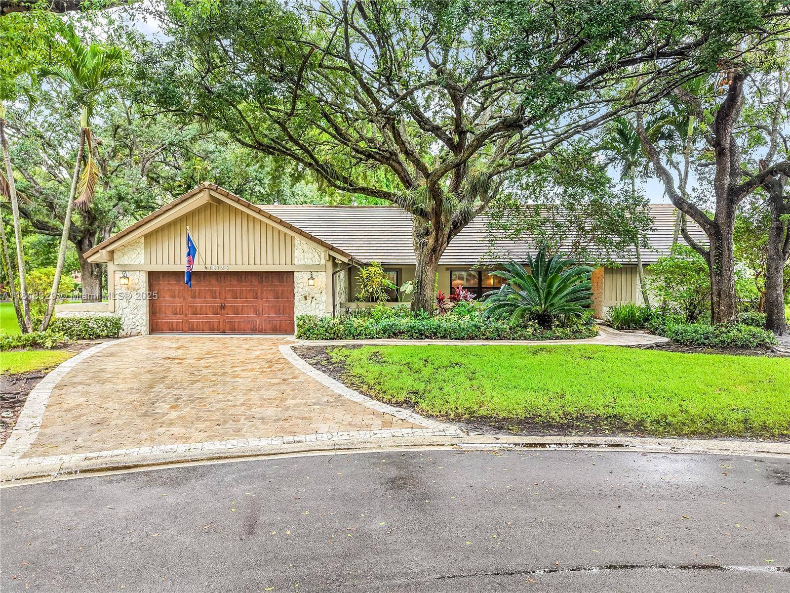 Welcome to Maplewood Isle, an exclusive 24 hour gated community of just 104 custom homes.