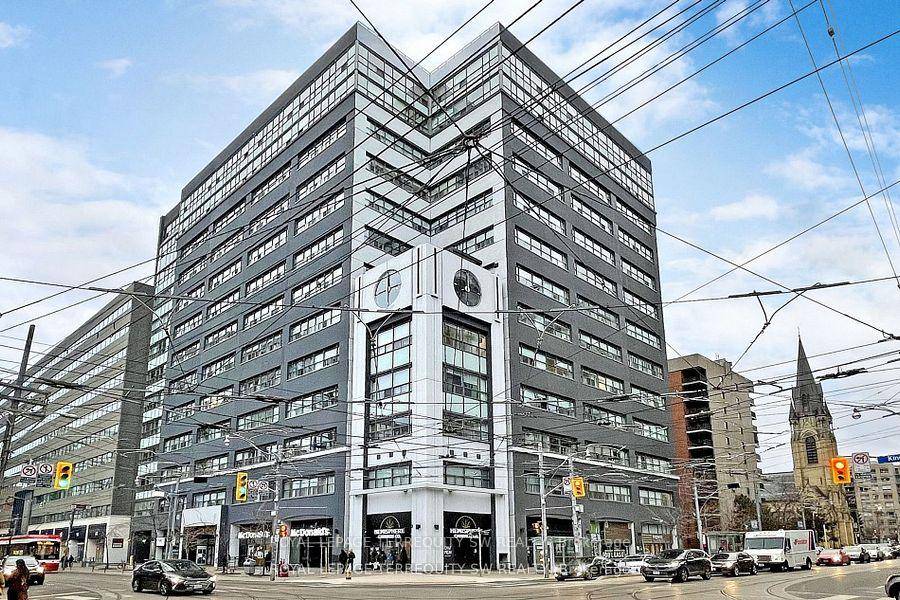 Your Fully Furnished Executive Loft In King West awaits !