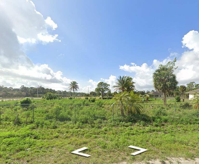 Prime corner lot in The Acreage !