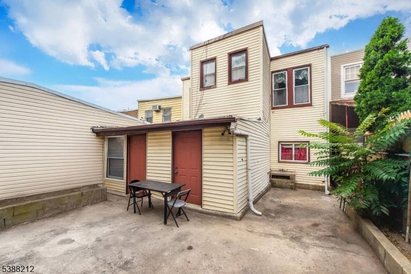 Welcome to 415 24th Street, an established 4 family property located in the heart of Union City.