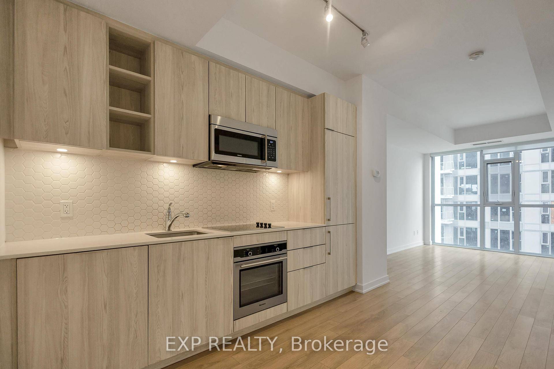 FULLY FURNISHED. Discover Playground Condos a sleek, modern residence just steps from Liberty Village, the CNE, TTC, grocery stores, restaurants, and more.