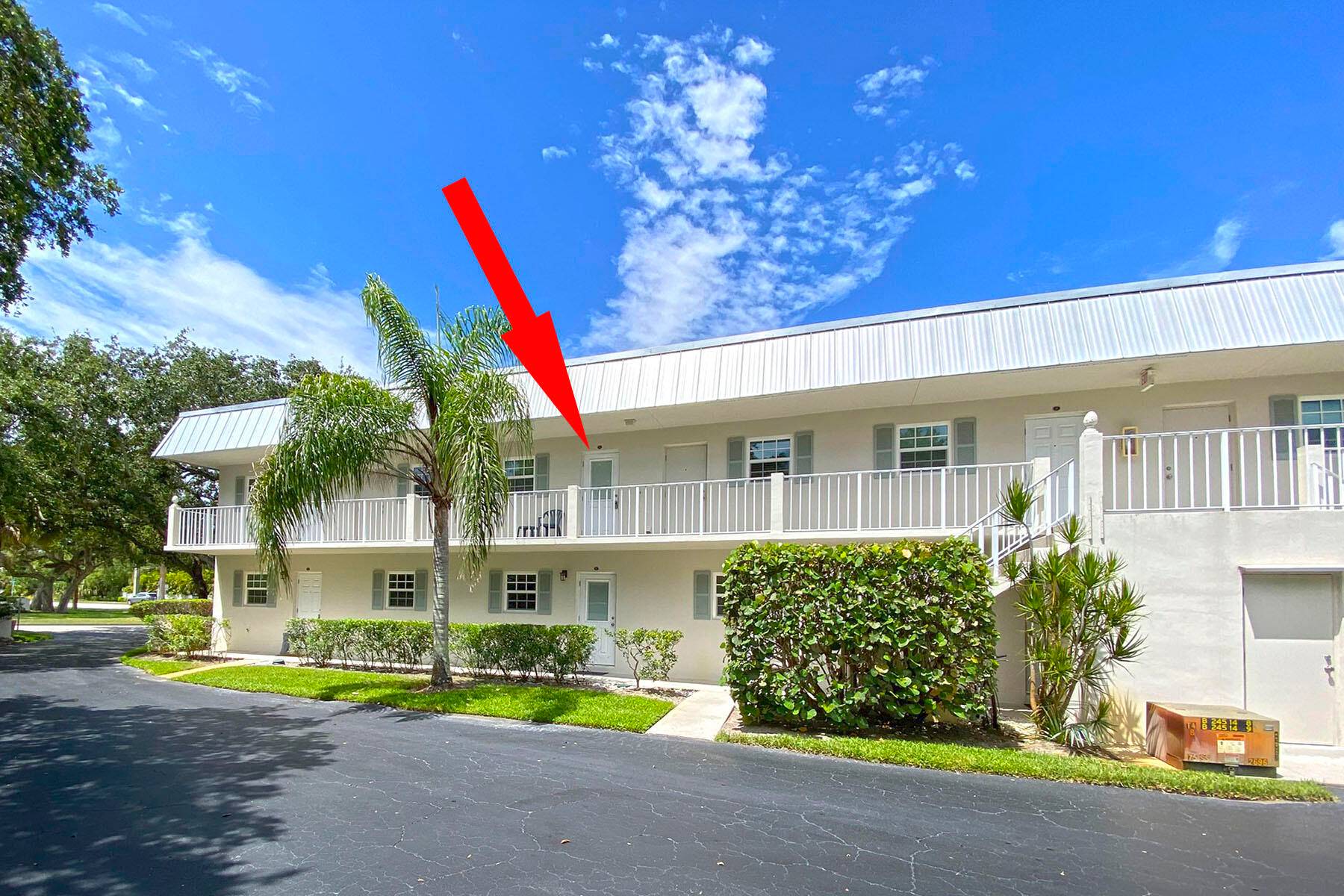 EAST OF A1A, Swimming Pool, Walk 2 Blocks to Vero's Best Beach SOUTH BEACH, Walk to 6 Restaurants, conven.