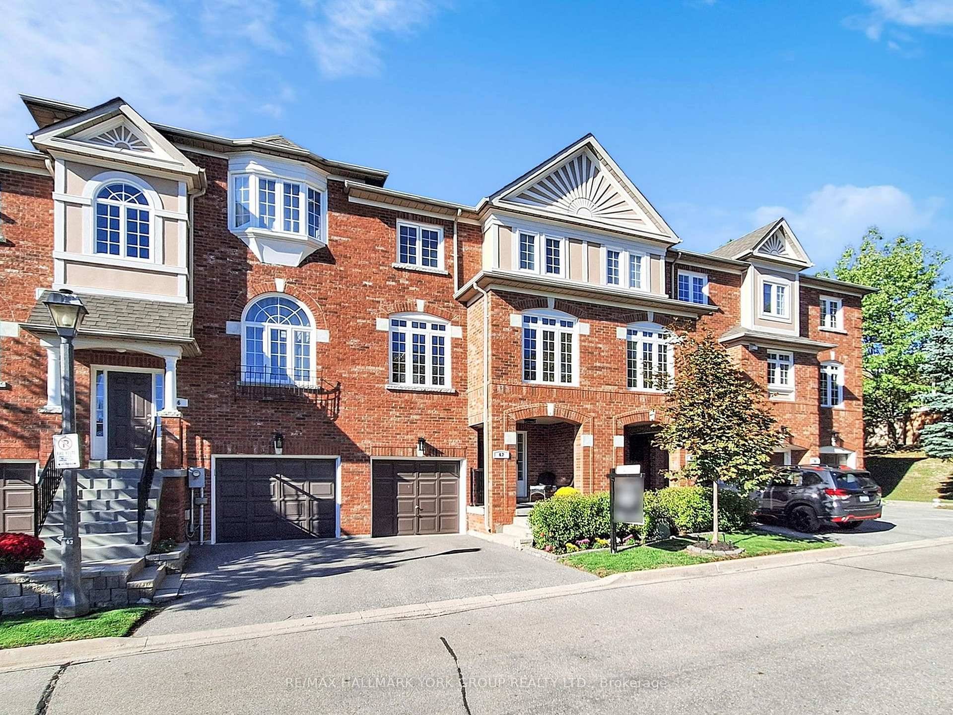 Highly sought after executive condo townhouse in a quiet, family friendly complex in prime Richmond Hill !
