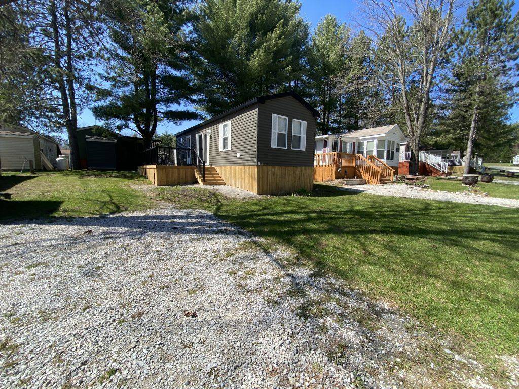 For sale at Shamrock Bay Resort, a stunning 2023 Northlander Waverly awaits its new owner !