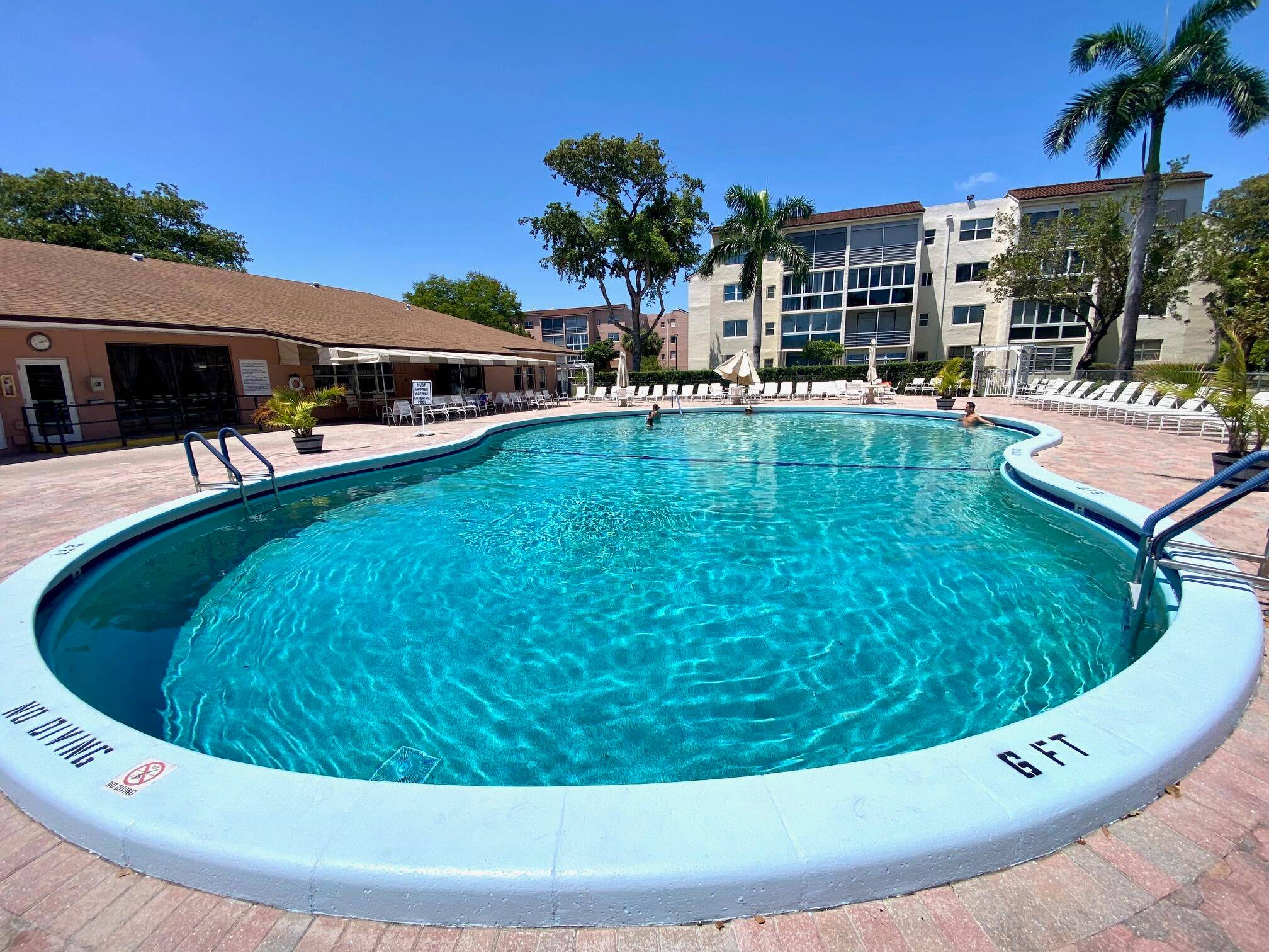 MOVE IN READY COMPLETELY FURNISHED, TURNKEY, Spacious 1 Bedroom, 1 Bath, Condo in the 55 Somerset Community in Lauderdale Lakes.