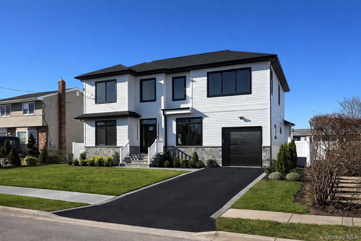 Luxury Living in East Meadow !