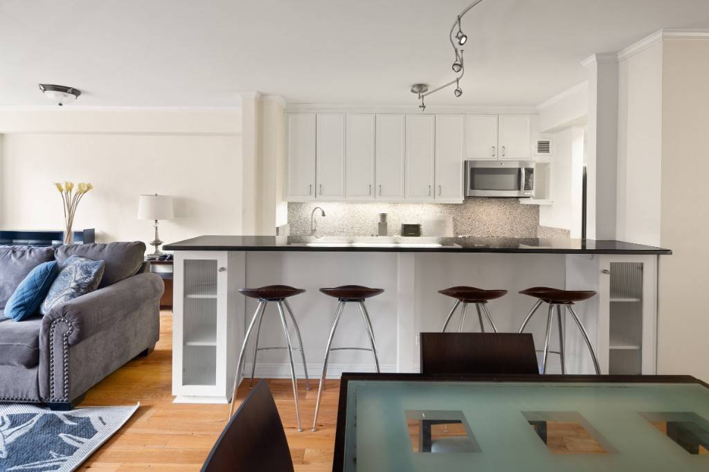 HOLY DEAL BATMAN ! PRIME CONVERTIBLE 2 BEDROOM IN SERENE SUTTON PLACE !