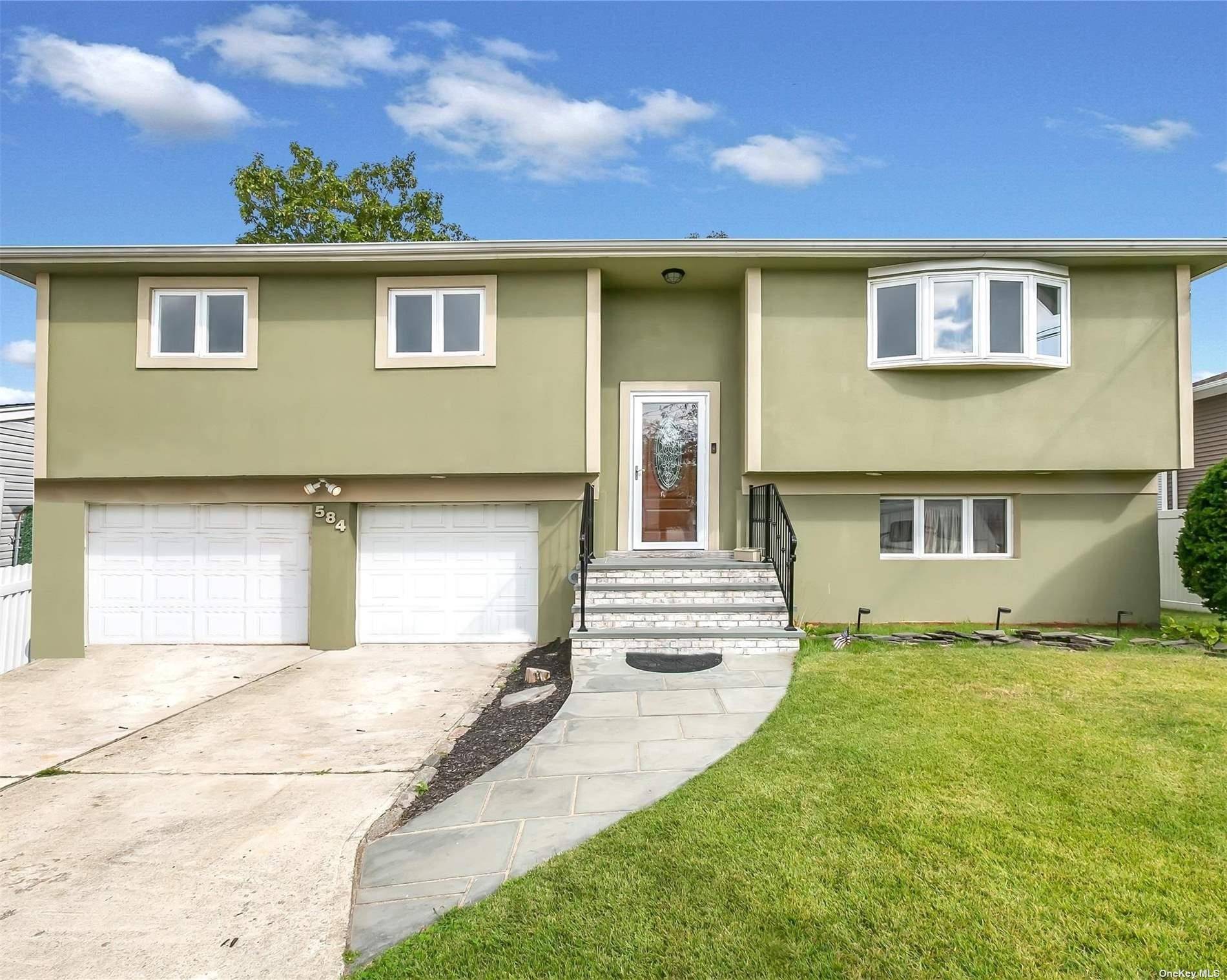 Wide Line Hi Ranch 4 5 Br, 2 Full Baths in Ocean Harbor.