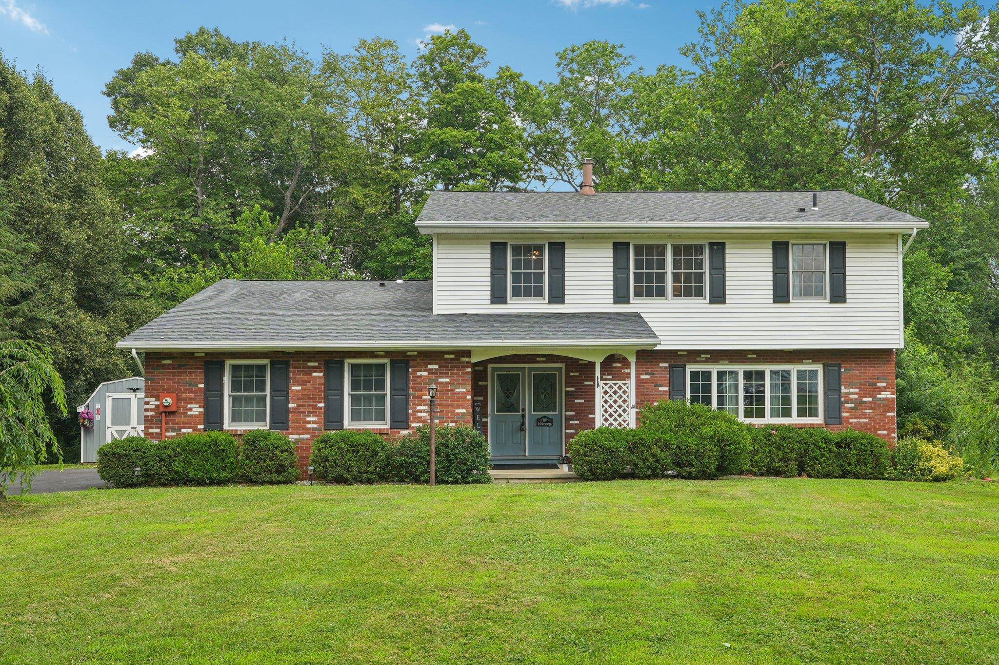 Welcome to this charming Colonial situated in a great location in the heart of Warwick, NY.
