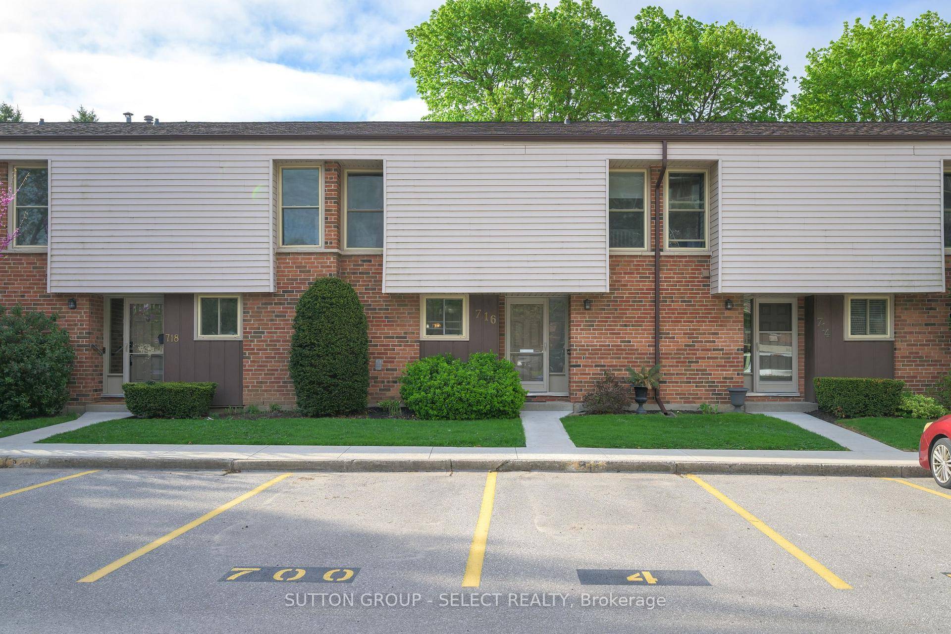 Stop the car ! This is one condo you do not want to miss !