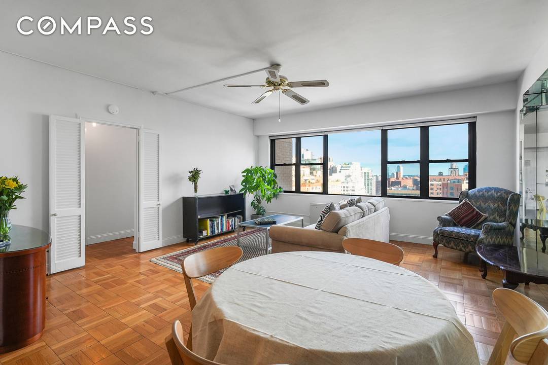 Welcome to Residence 20G a serene, light filled top floor home at Quaker Ridge, a meticulously maintained co op located in the heart of Gramercy Park.