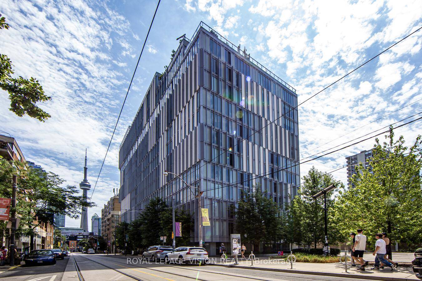 This thoughtfully designed 1 bedroom, 1 bath suite offers 572 sq.