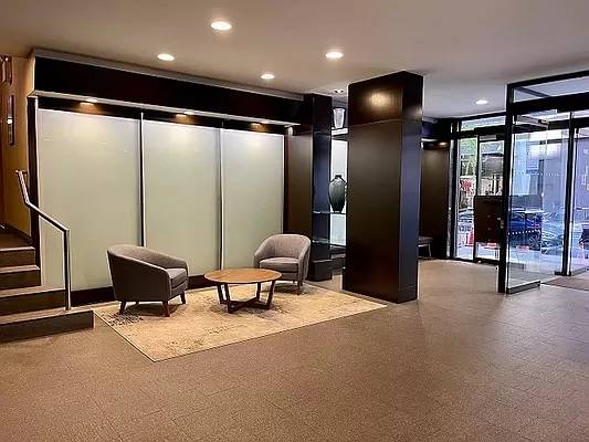 Best Sunny Renovated Alcove Studio !