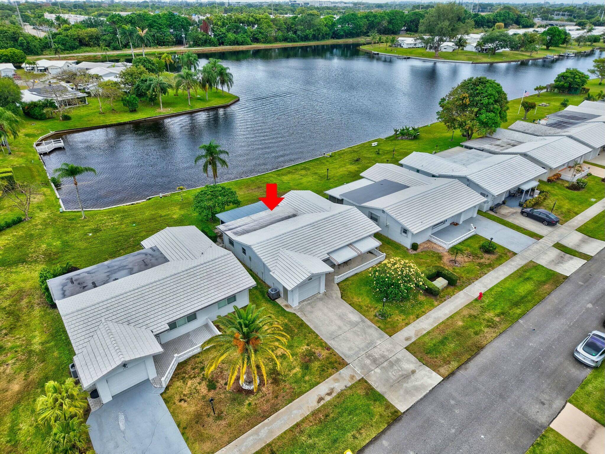 Enjoy drinking your morning coffee with a panoramic view of Lake Constantino.