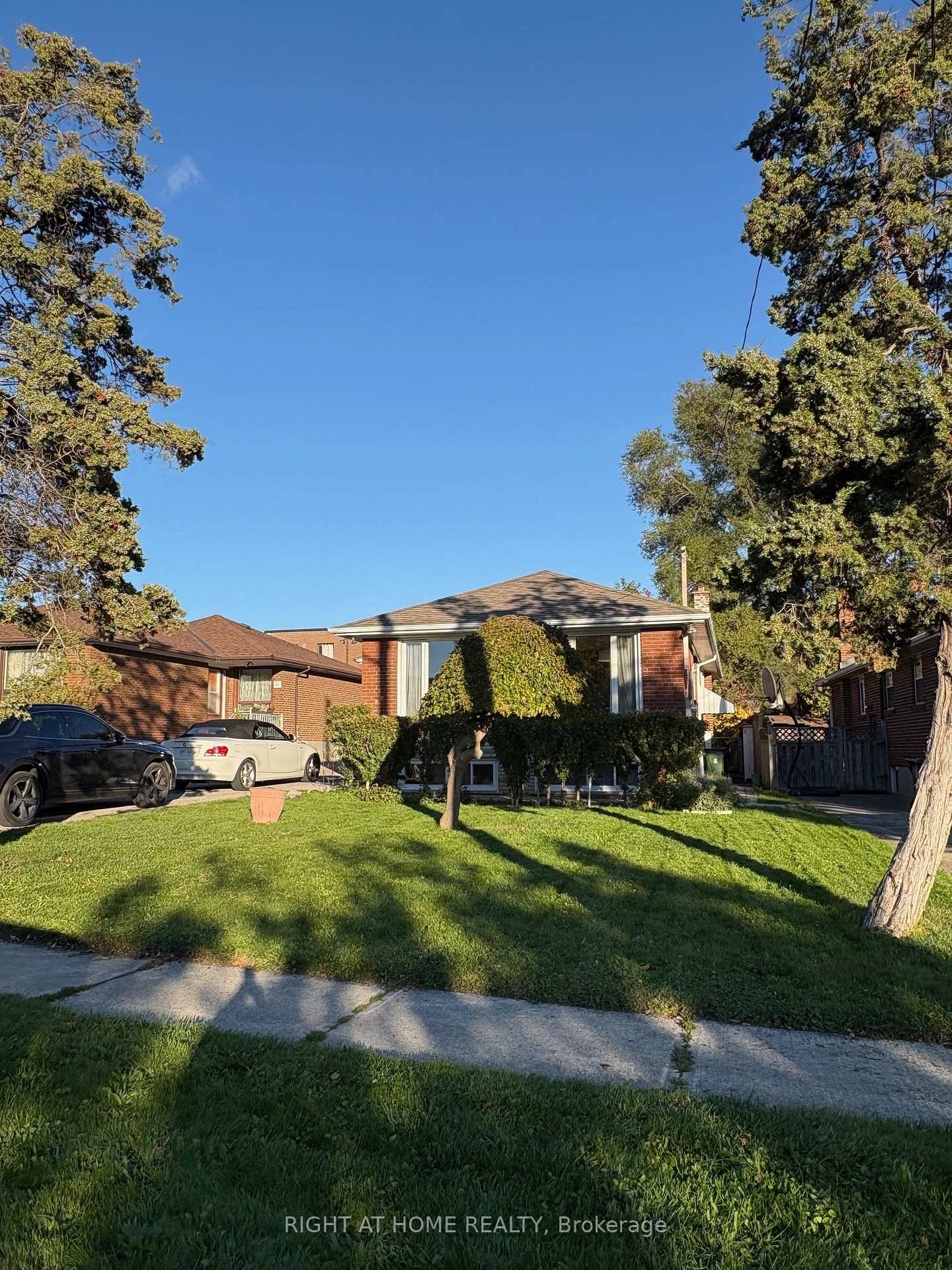 Basement Only Lower apartment 1 large bedroom 1 bathroom, eat in kitchen combined with family room.