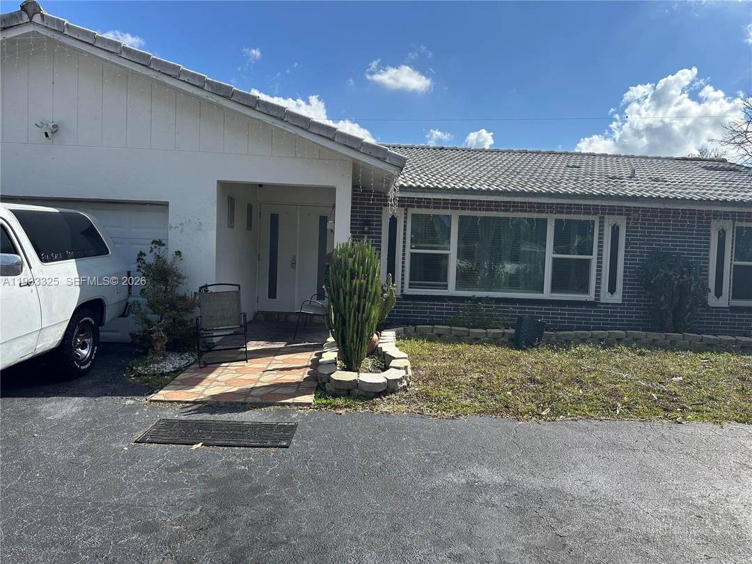 Highly motivated seller of this wonderful layout style in Coral Springs.