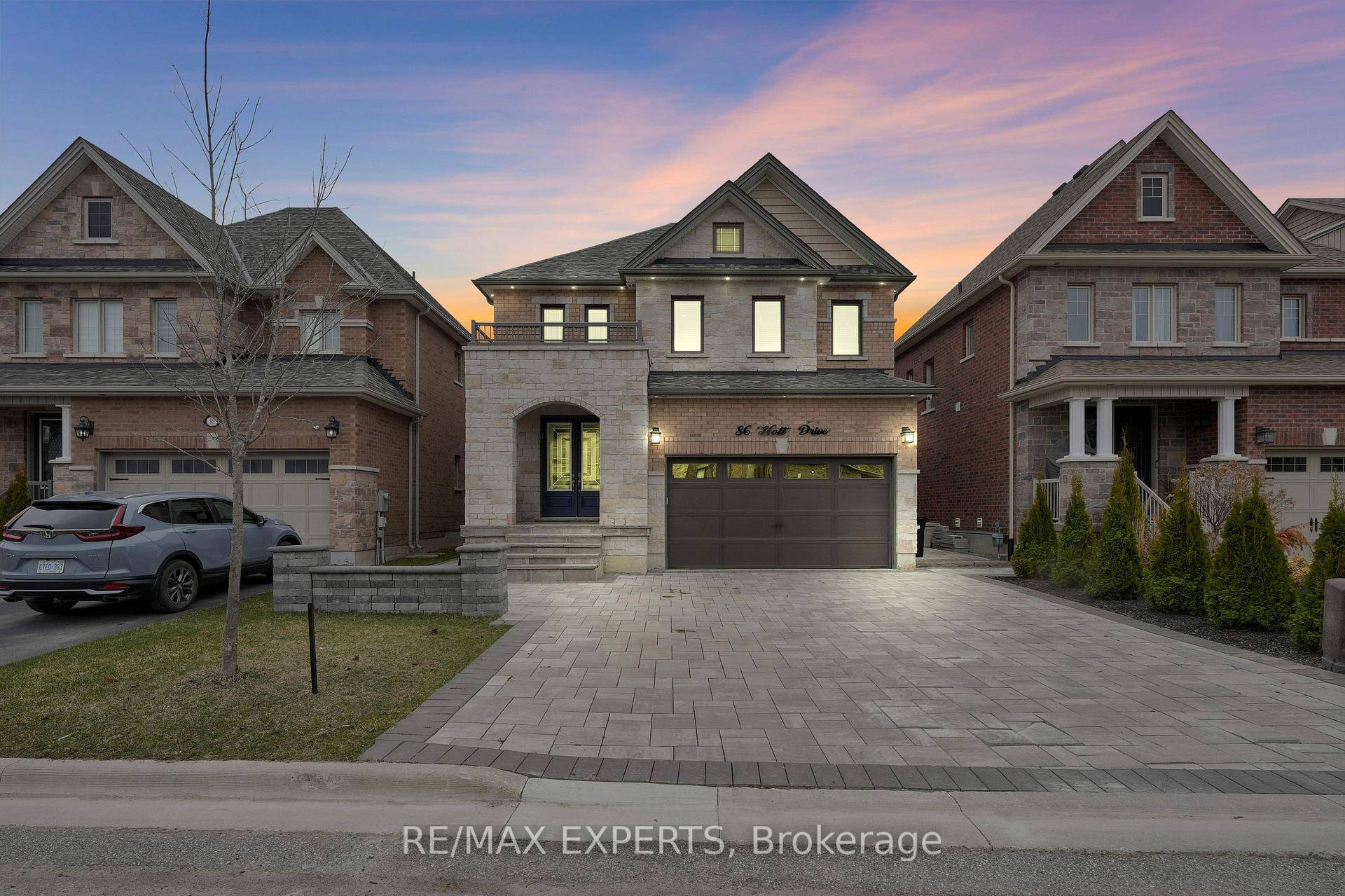 Situated in the highly sought after Victorian Village neighbourhood of Alliston, this exceptional 4 bedroom, 4 bathroom home seamlessly blends elegance, luxury, and modern design.