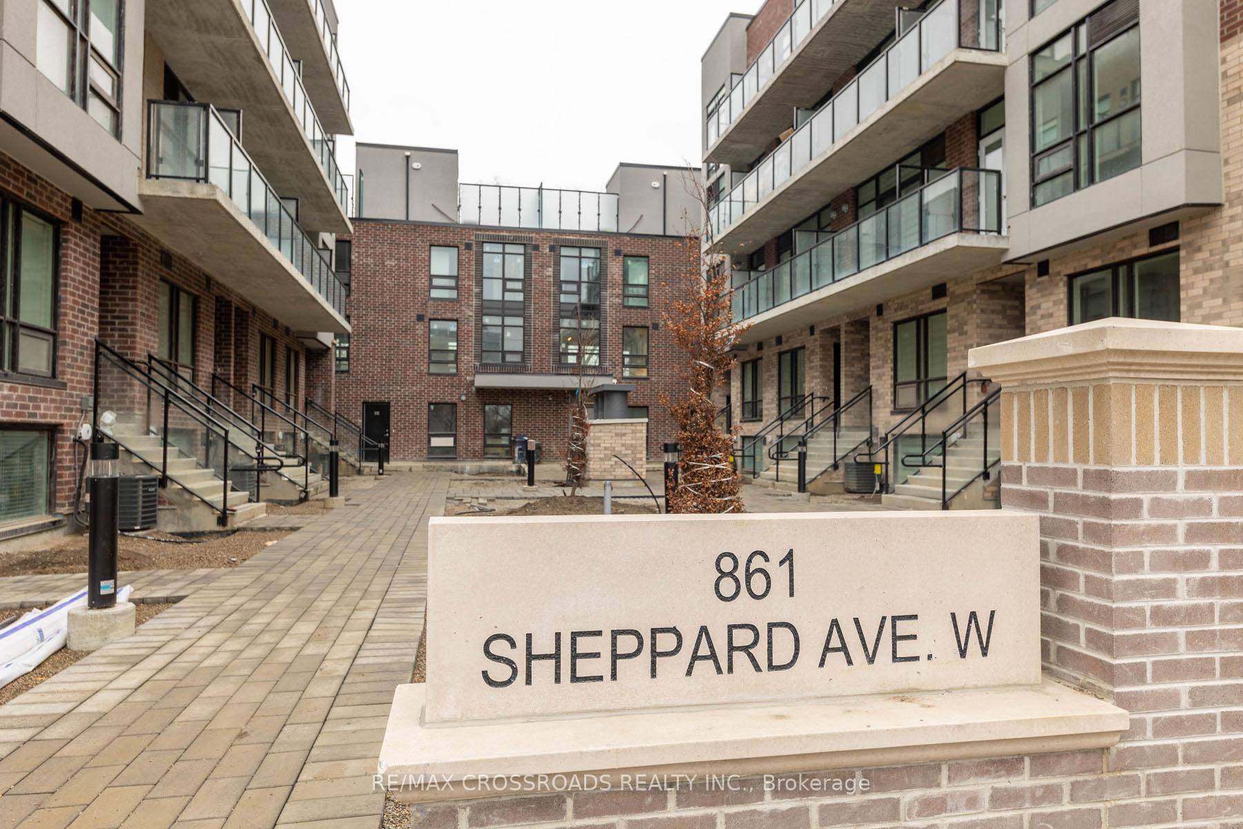 Welcome to this executive townhouse that effortlessly blends modern elegance with functional design, Boasting 3 beds and 2.