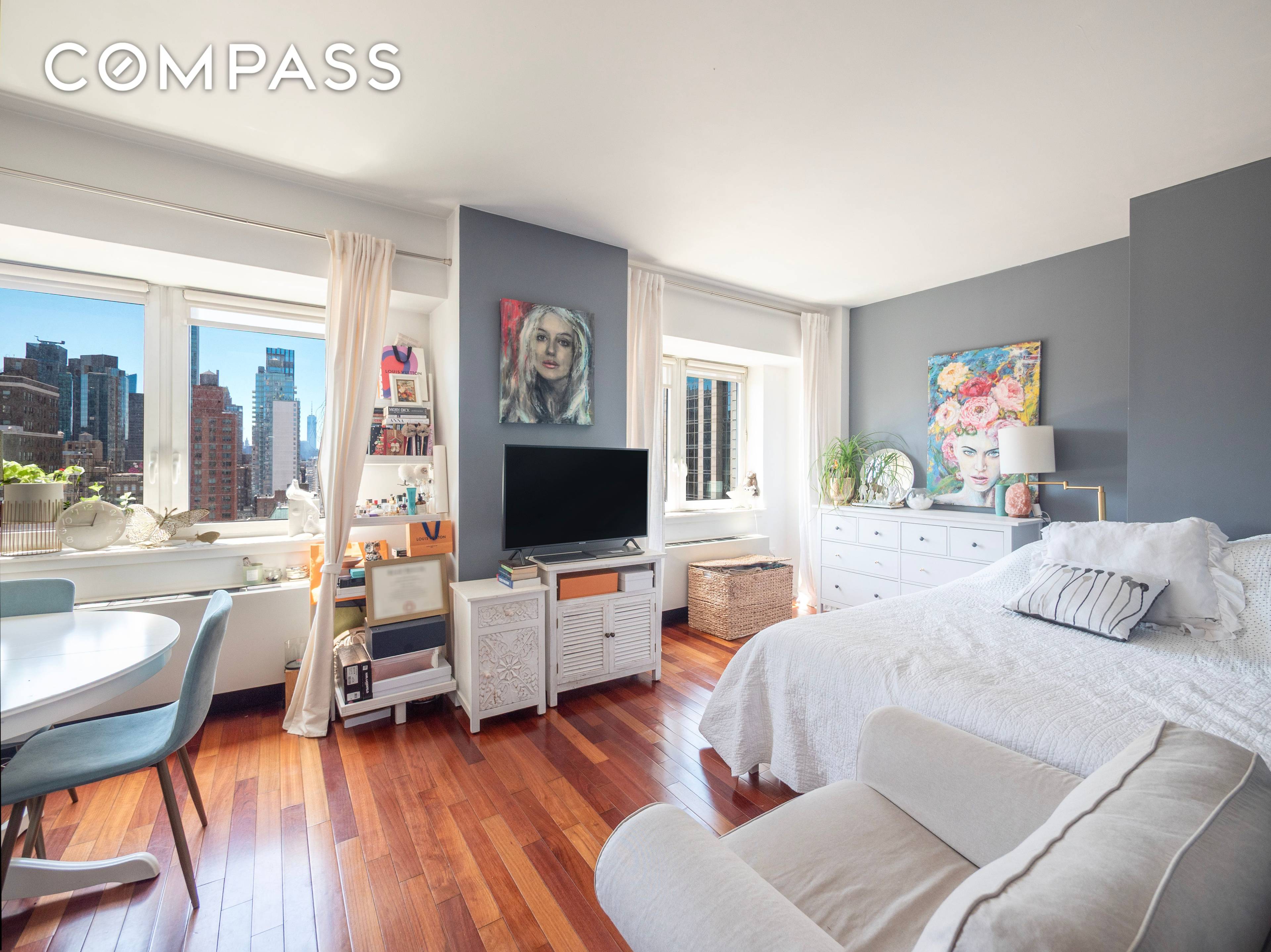 This sunny and spacious studio perched on the 31st floor of the 425 Fifth Avenue Condominium offers open southern views all the way downtown, with natural light pouring in throughout ...