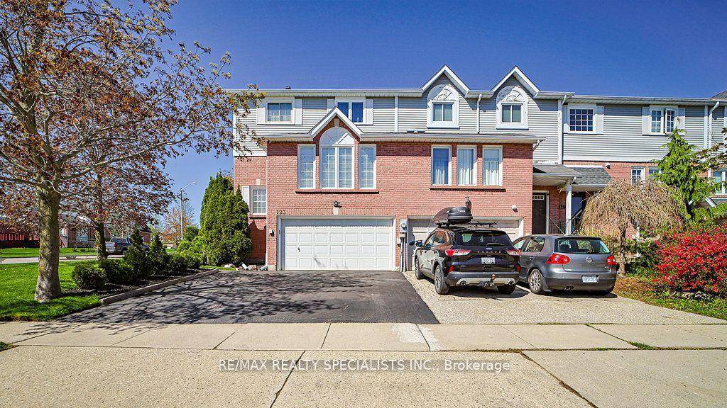 Discover this stunning freehold townhouse nestled in the highly desirable Fiddlesticks Community of Cambridge.