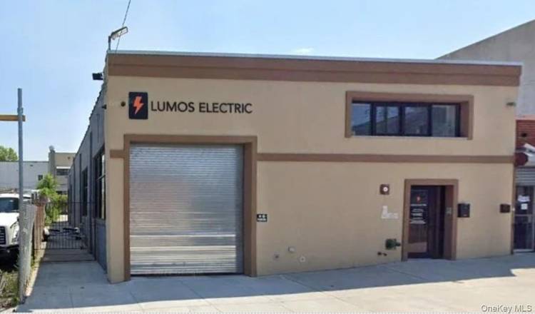 Approximately 4, 500 SF warehouse with 500 SF private office and an additional 3, 000 SF rear yard must be taken together.