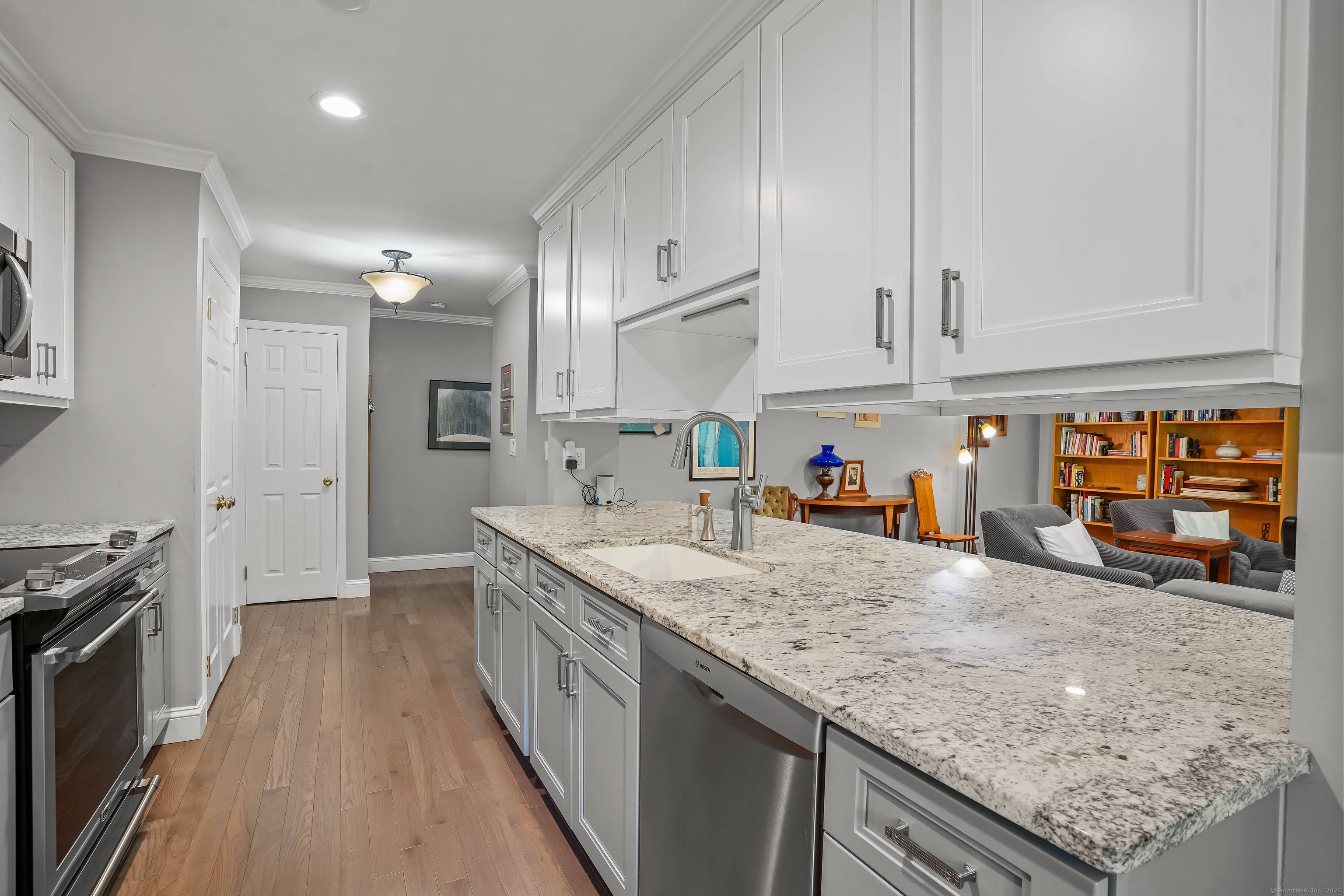 Best and final Wed 7 30 at 12 noon Stunning and immaculate Heywood Heights first floor condo overlooks gardens and offers a 1 car garage right across from the building ...