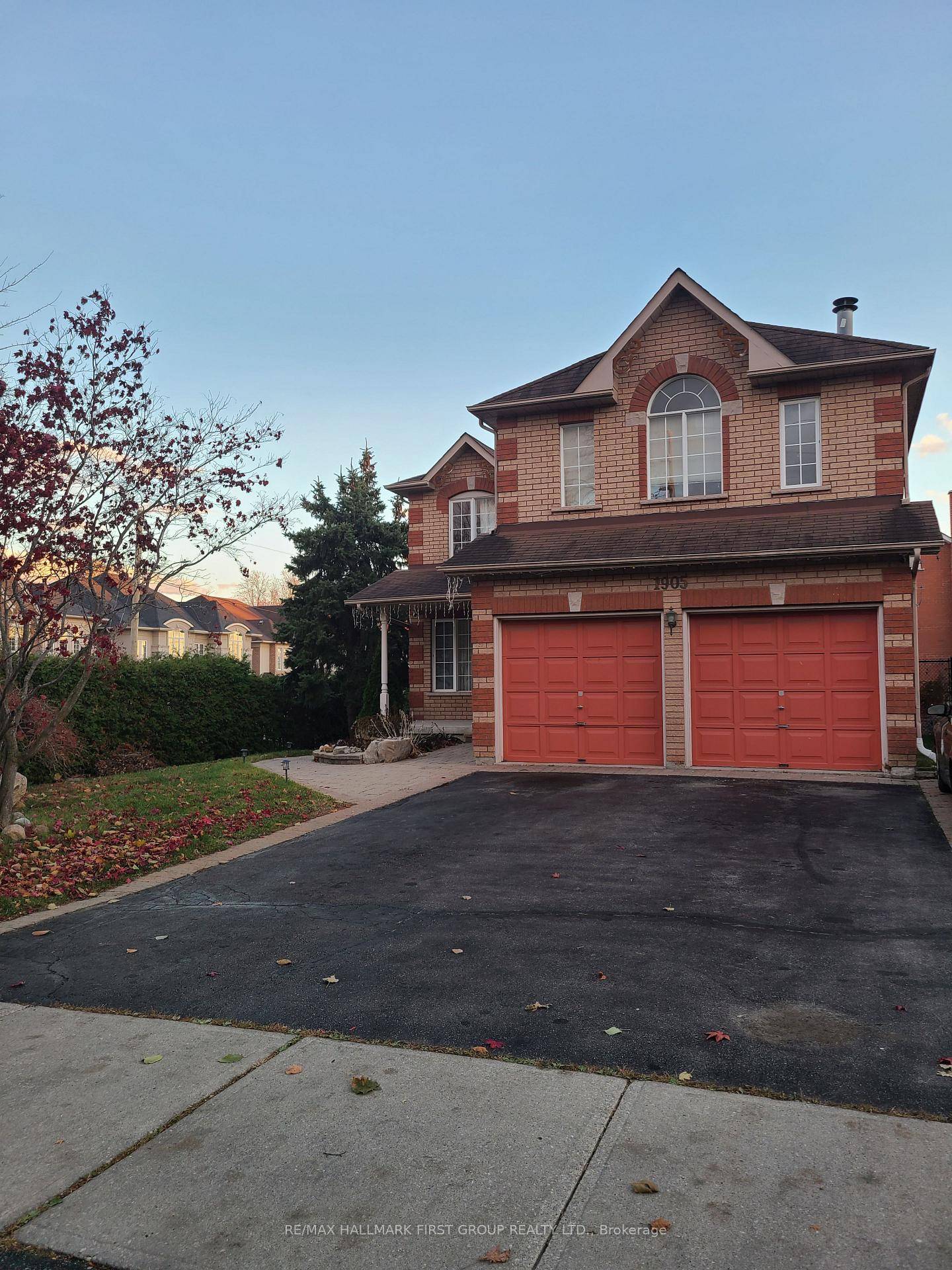 Welcome To This Spacious 1 Bdrm, 1 Bthrm, Detached Home Situated On A Corner Lot Surrounded By Mature Trees In One Of Pickering's Flagship Communities, Is Certainly A Must See.