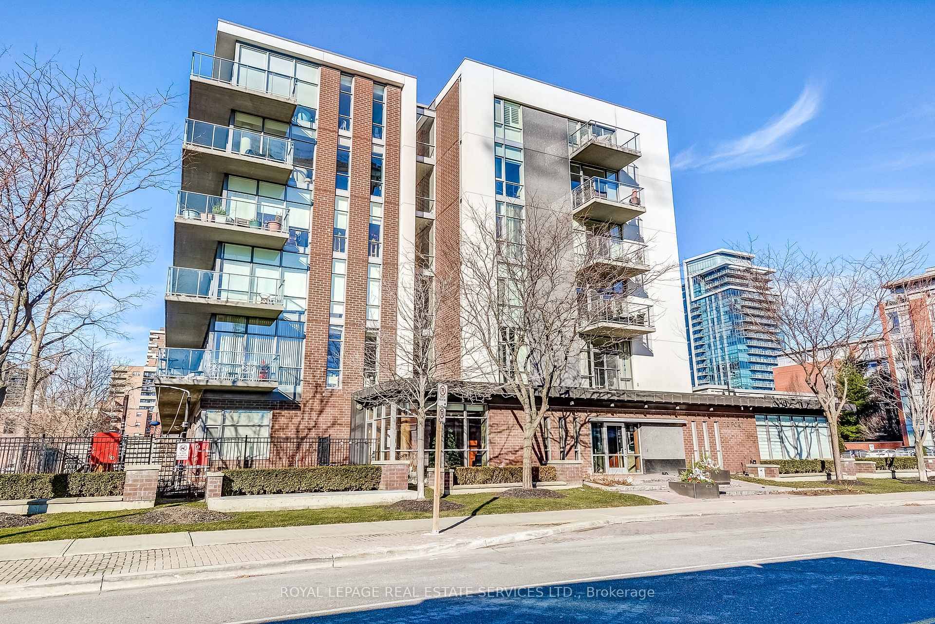 Experience lakeside living at its finest in the exclusive boutique condominium, The Regatta III, perfectly situated in the heart of Port Credit.