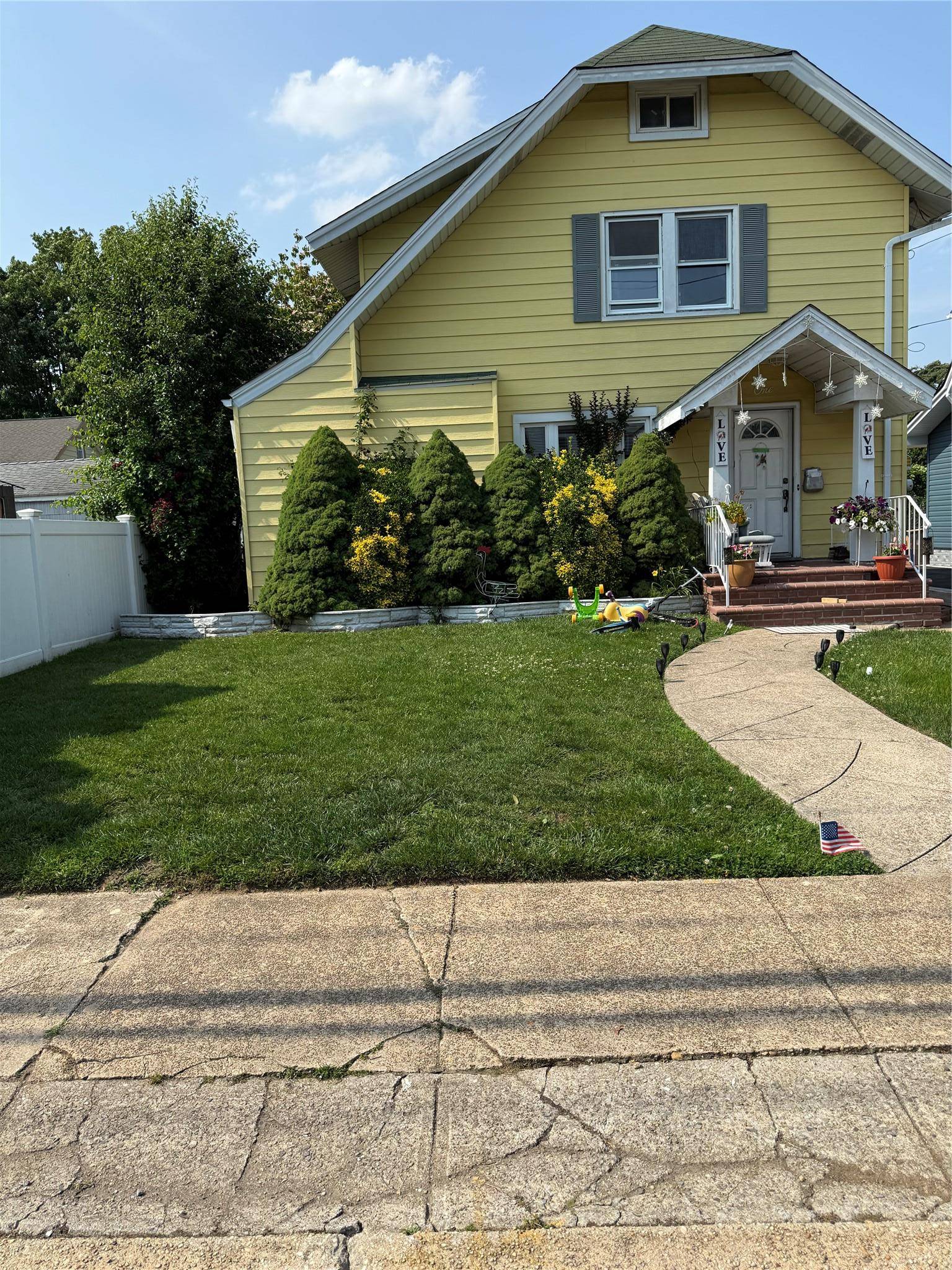 Welcome to this solid 3 bedroom, 1.