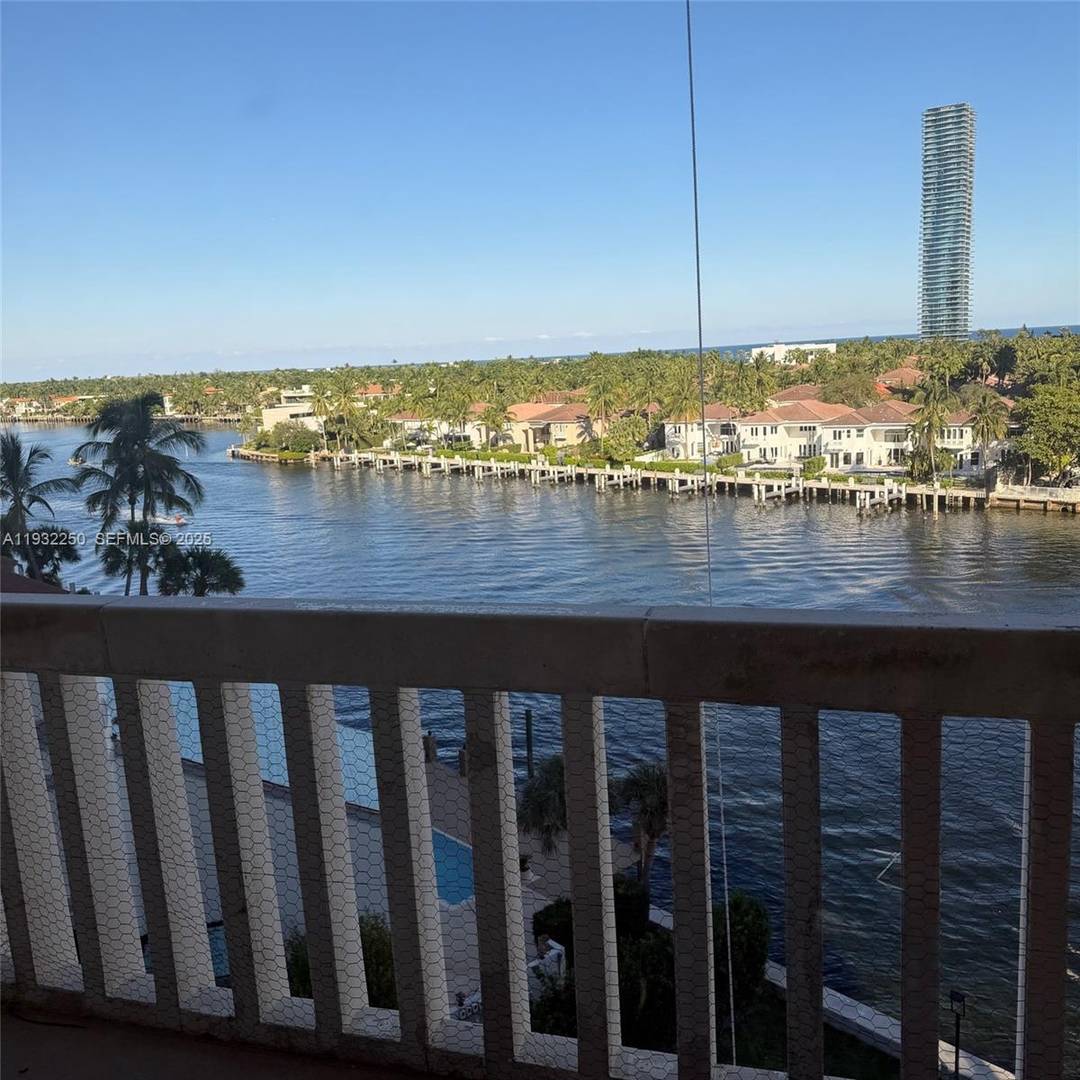 Best line in the building, surrounding view, huge balcony, renovated kitchen and bathrooms, tiled floor to ceiling bathrooms.