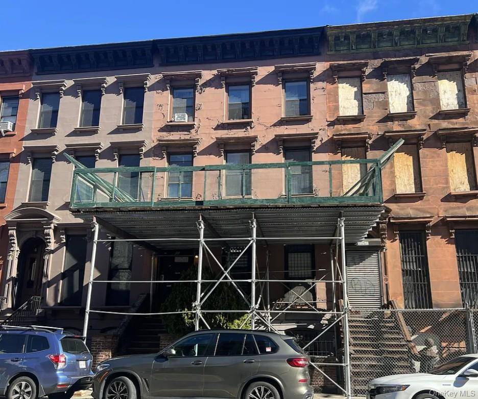 Rare opportunity to own a beautiful, 25 foot wide brownstone in one of Harlem s fastest evolving corridors.