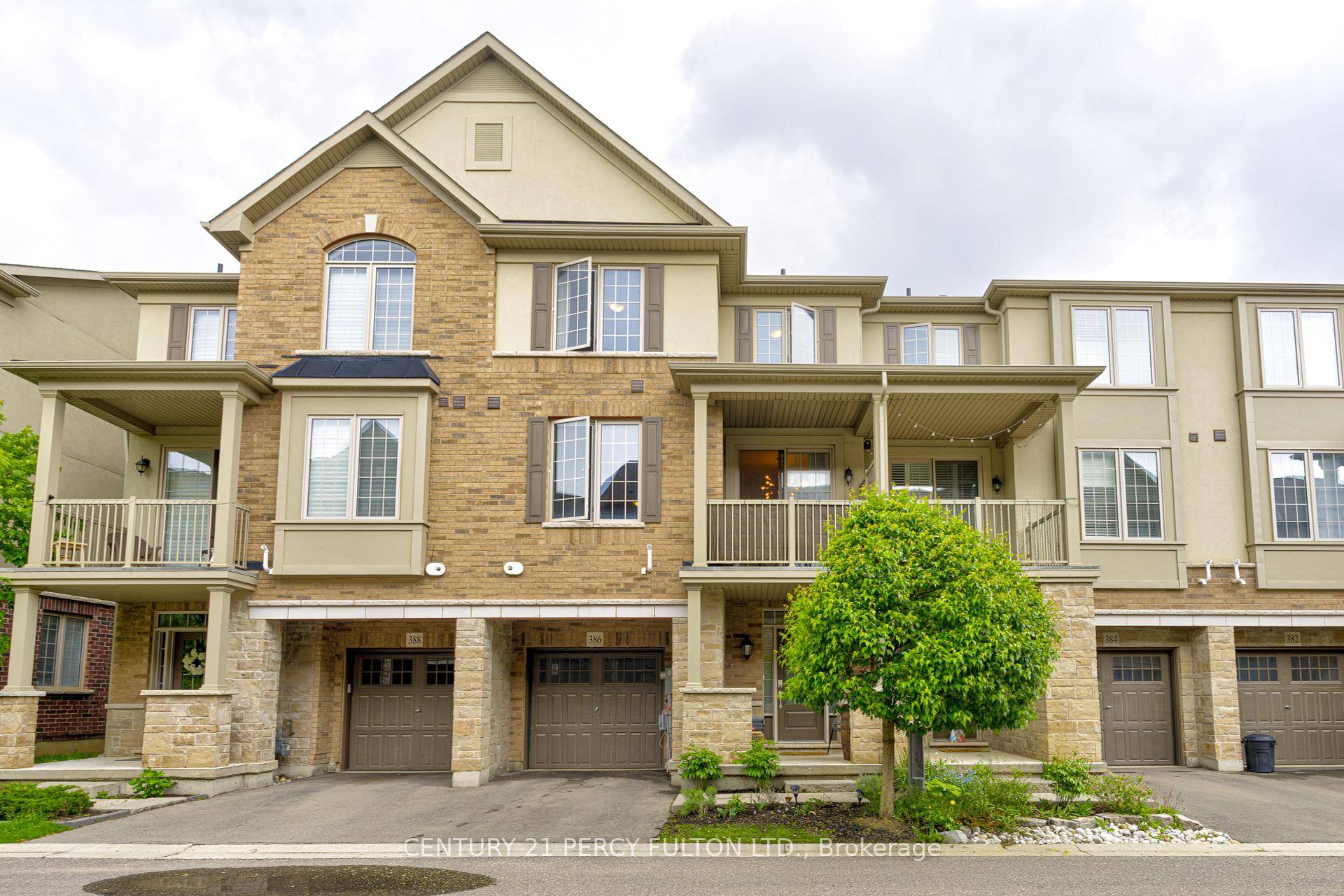 Immaculate Freehold Townhome in Prestigious Joshua Meadows.