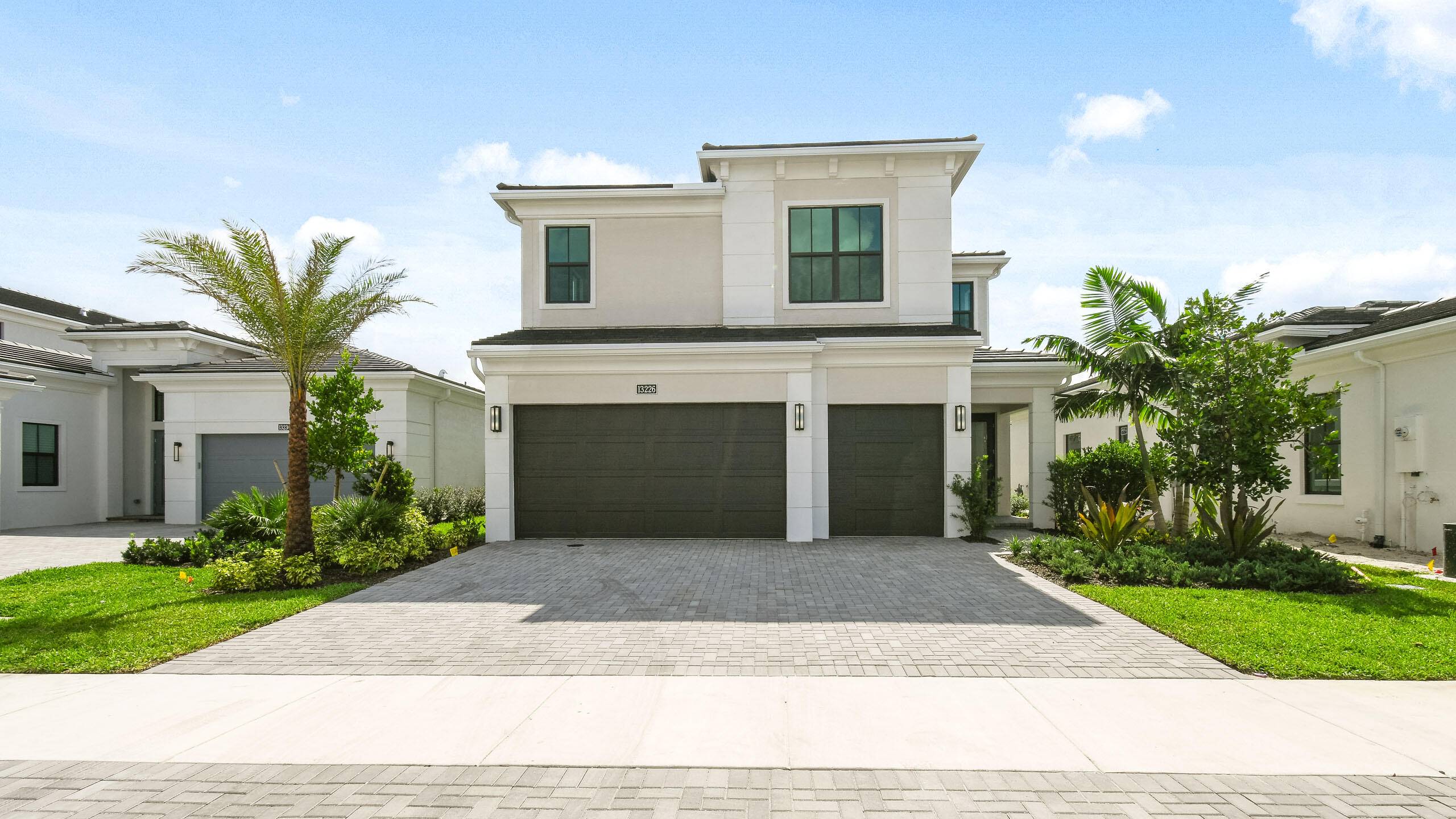 Experience luxury living !