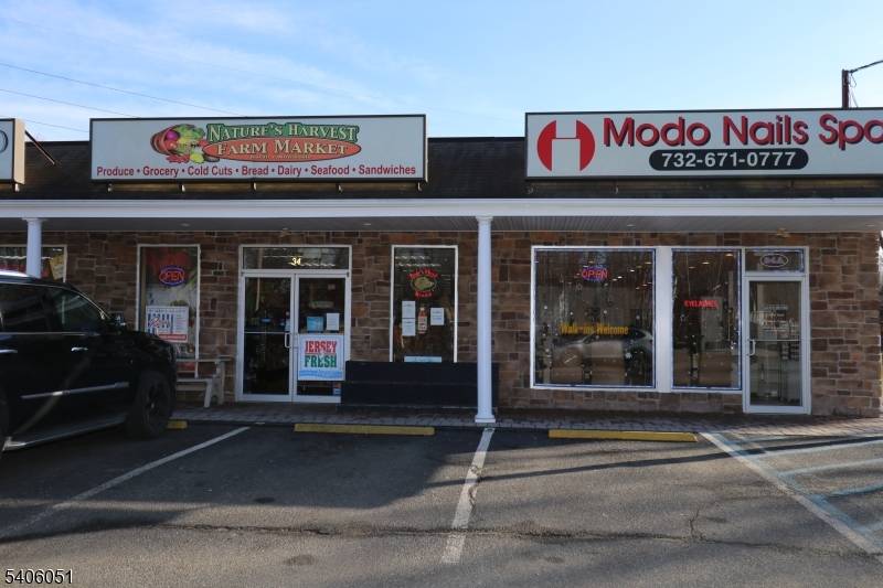 Welcome to Nature's Harvest Farm Market, a well established, family owned supermarket proudly serving the Middletown community since 2013.