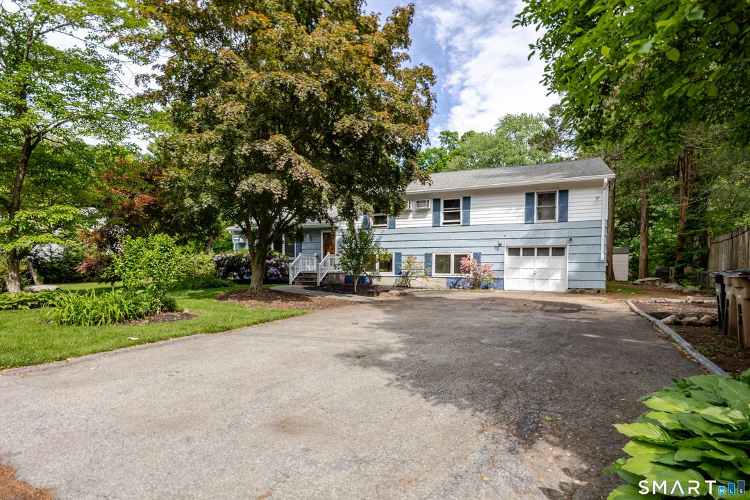 First time on market in over 52 years, this Westover diamond in the rough is surrounded by dozens of million dollar properties and is just awaiting your time vision to ...