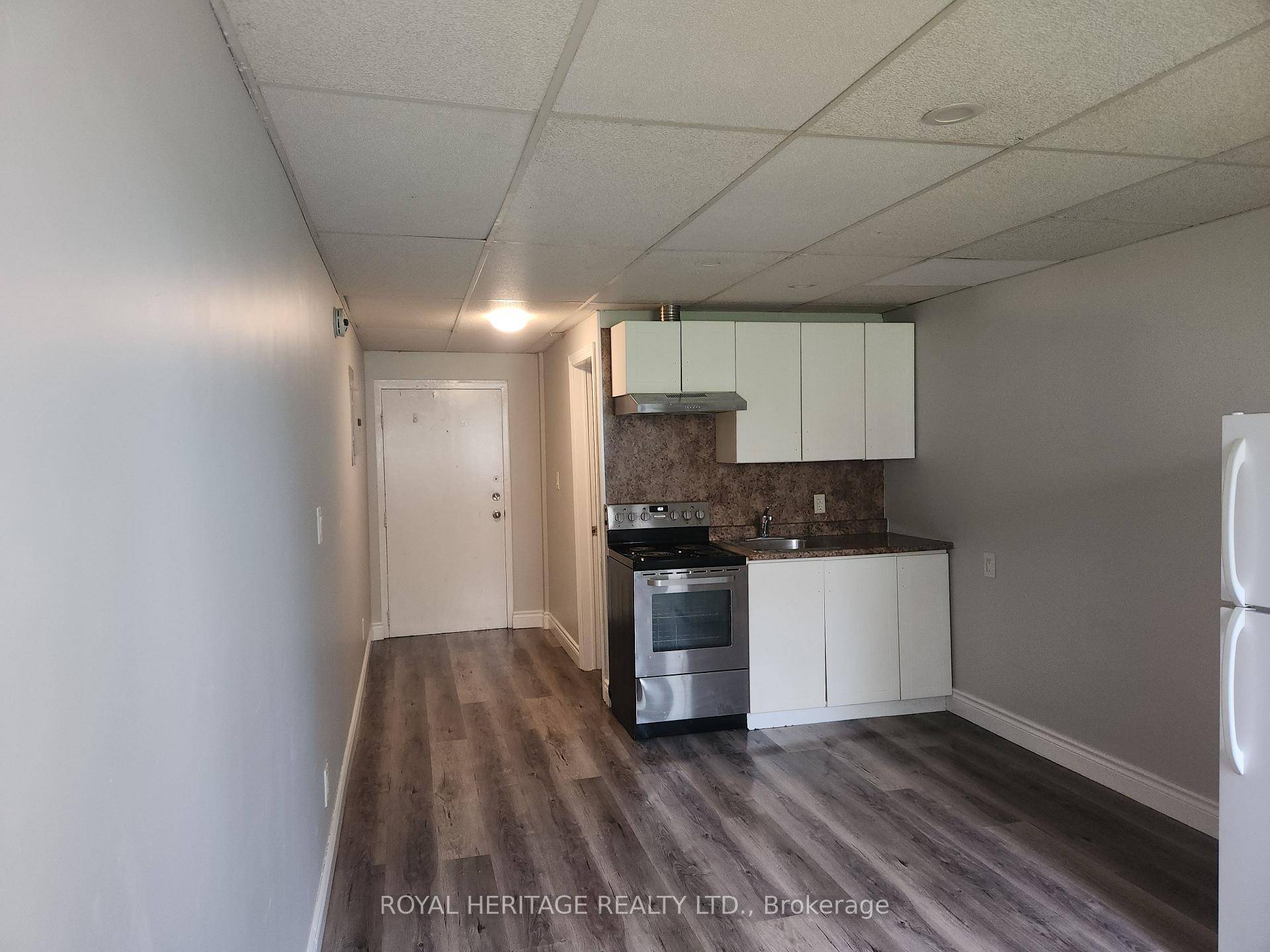 Welcome Home To This Sparkling Bachelor 1 Bath.