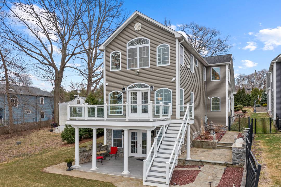 Investors and long term planners, welcome to Hitchcock Lake !