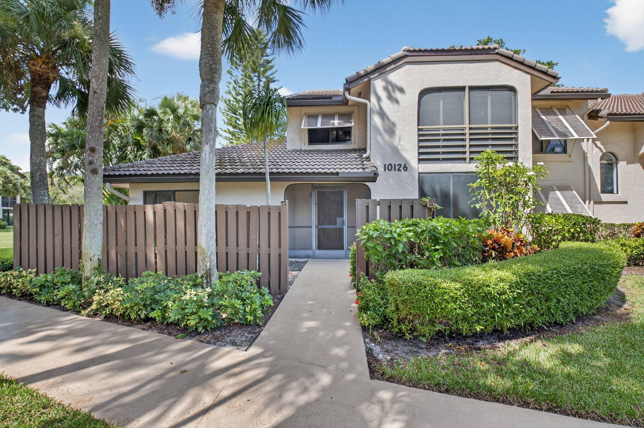 Lakeside Condominium of Banyan Springs, first floor, corner unit in the heart of Boynton Beach.