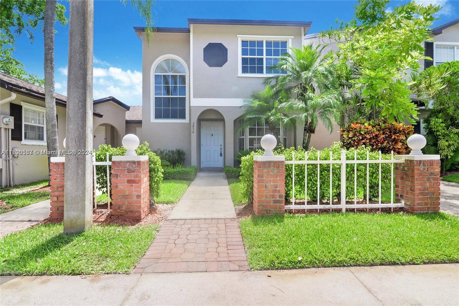 Beautiful townhouse fully updated in an excellent well maintained neighborhood and community of Colony Courts II, Stunning kitchen with 42 cabinets, all stainless appliances.