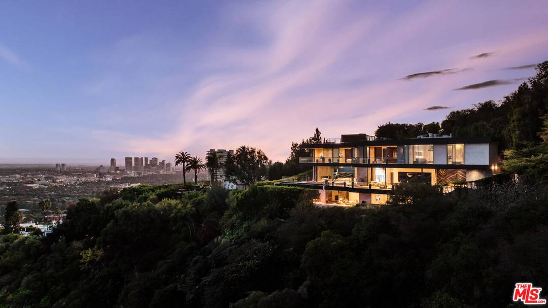 9199   Thrasher Ave 5BR Sunset Strip La