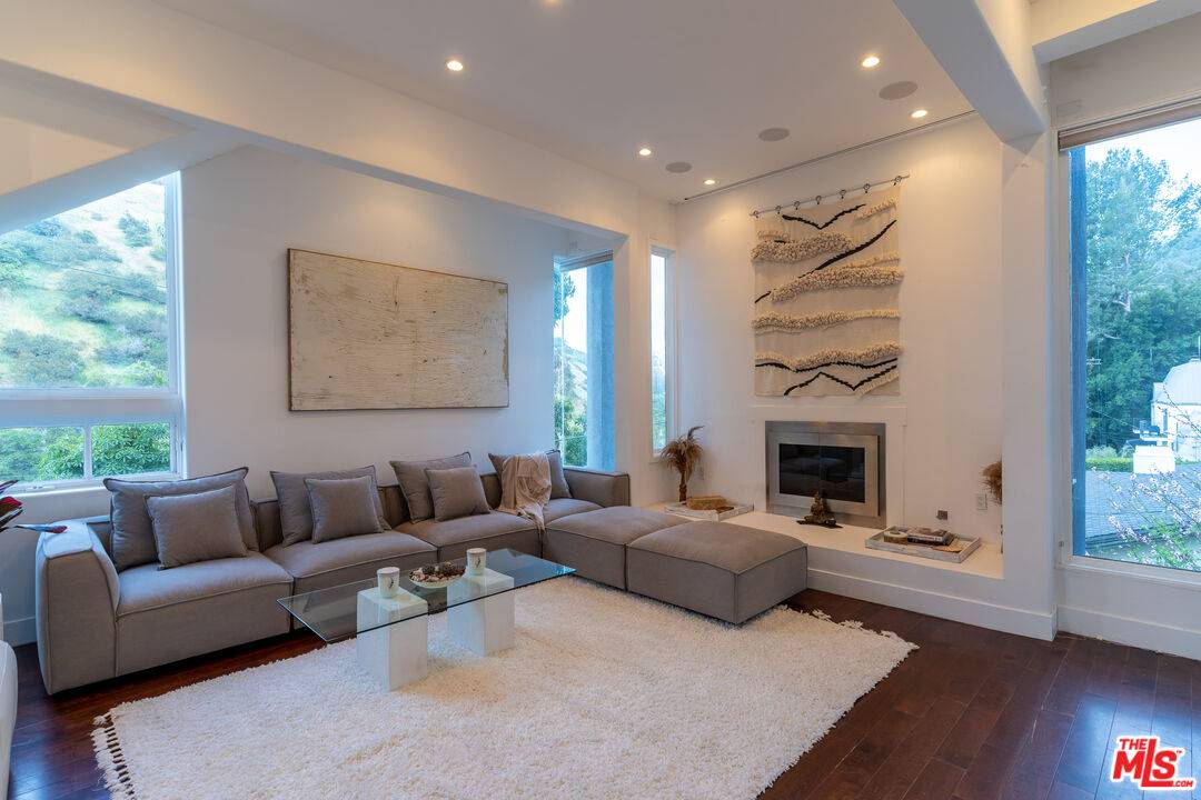 1857 N Beverly Dr 4BR Beverly Hills Post Office | B.H.P.O. La