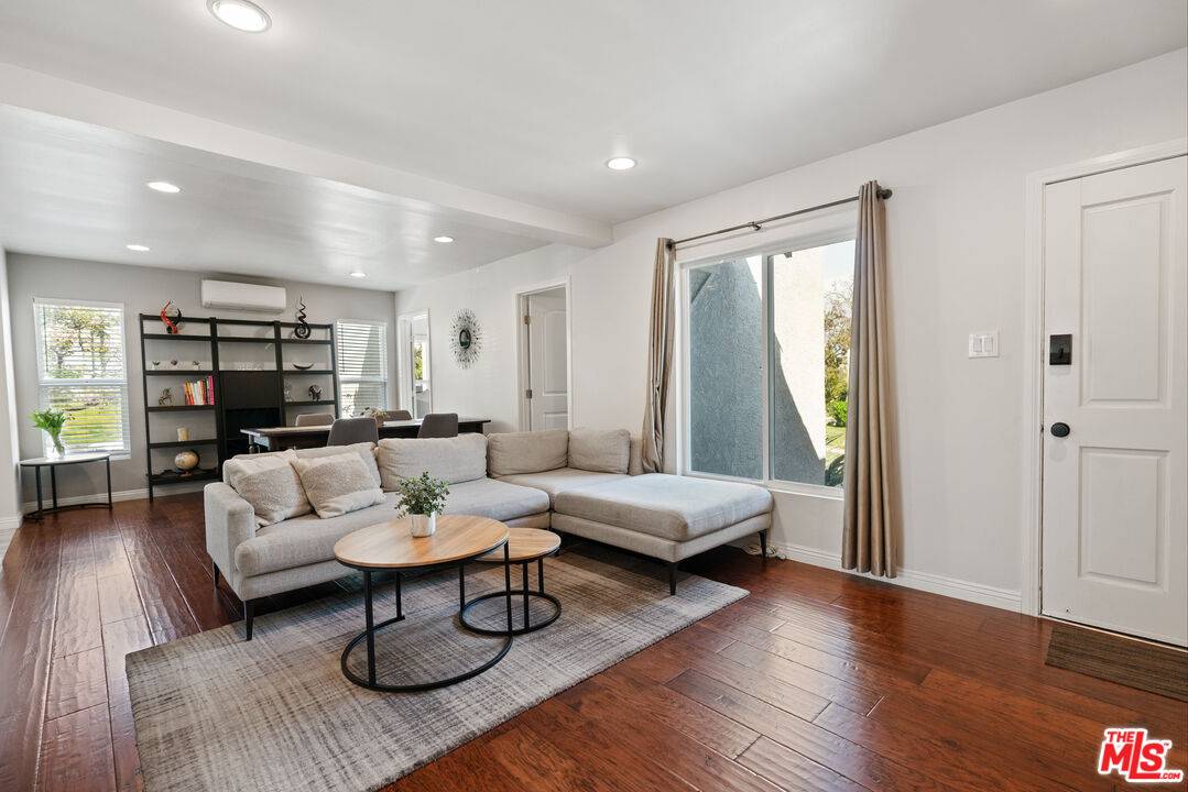 1301  S Hudson Ave 4BR La