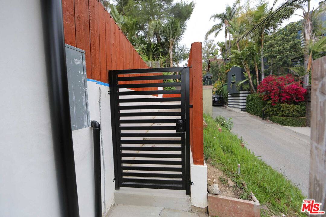 6900   Treasure Trl 2BR Hollywood Hills East La