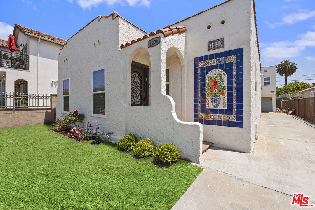 1236  S Mullen Ave 6BR La