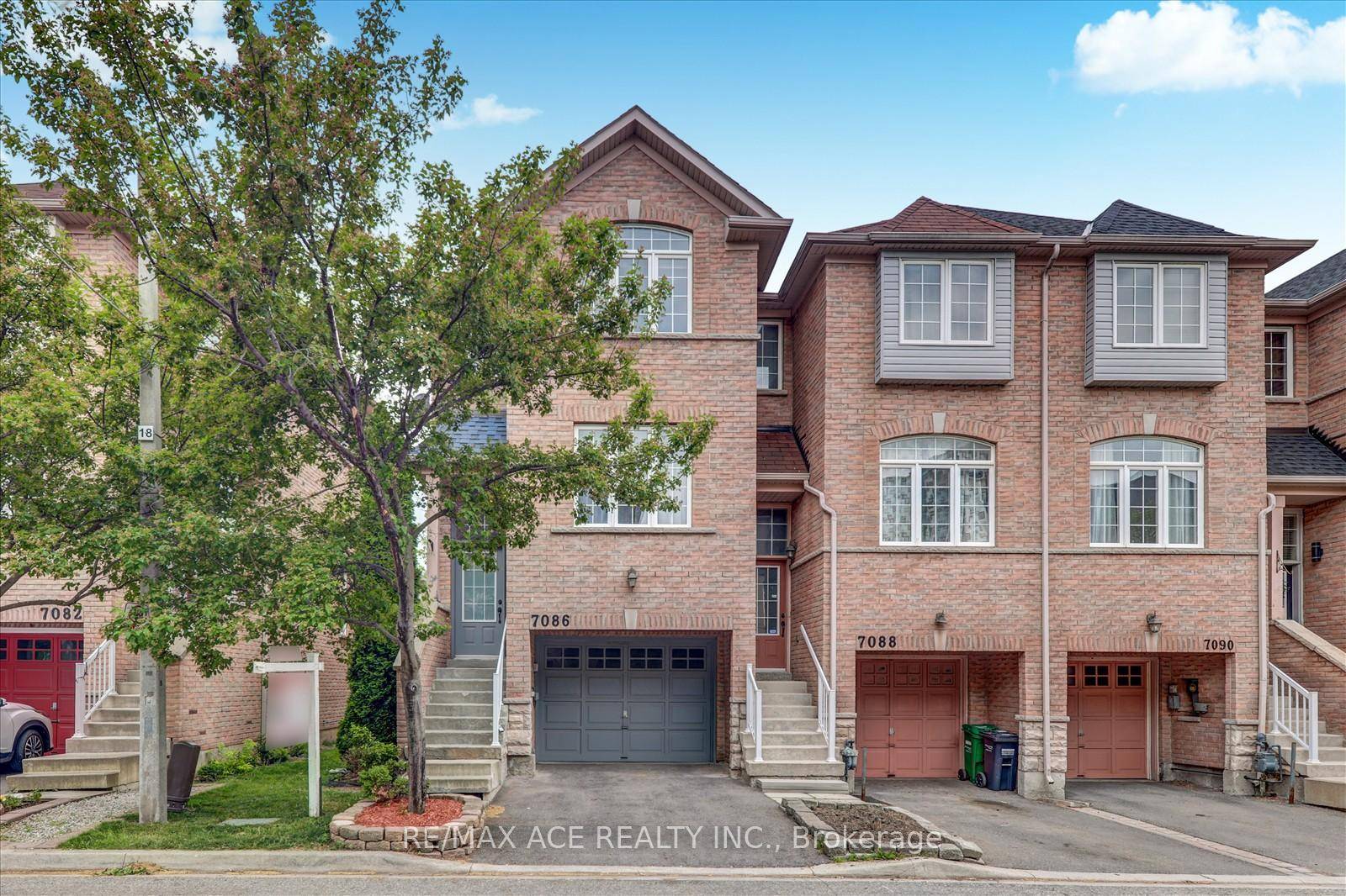 Welcome to this Elegant END UNIT Townhome nested in prime Mississauga Lisgar community, This bright and spacious 3 bedroom home boasts 1816 Sqft of living space with open concept layout ...